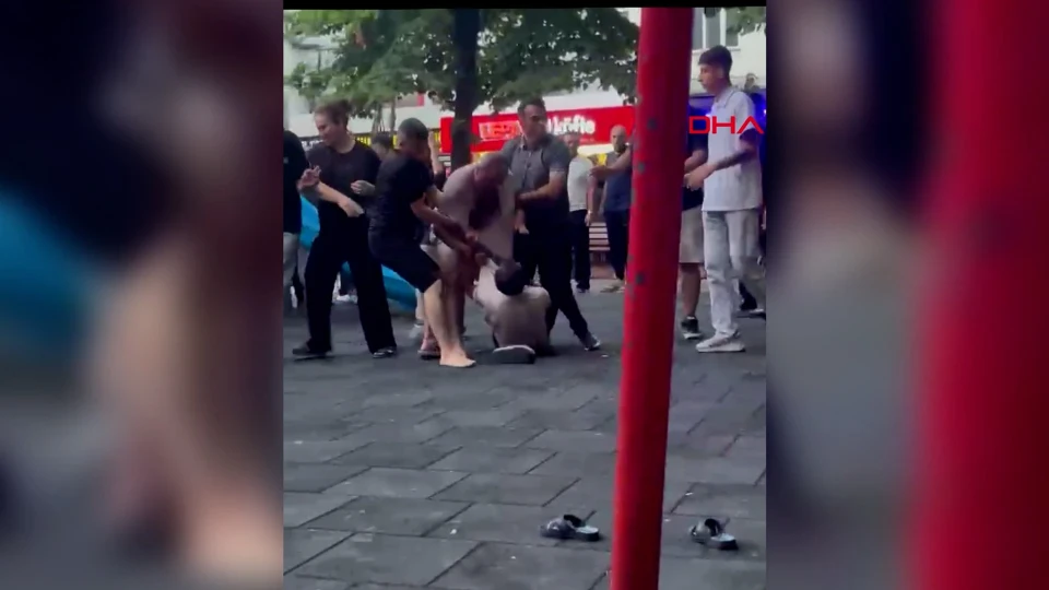 Avcılar’da çocuk parkında yetişkinler kavga etti
